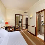 Western Piccadilly Hotel 4*