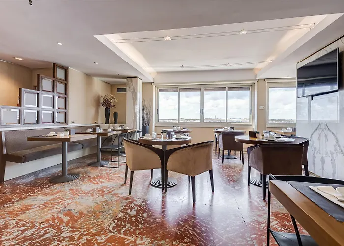 Western Piccadilly Hotel 4*